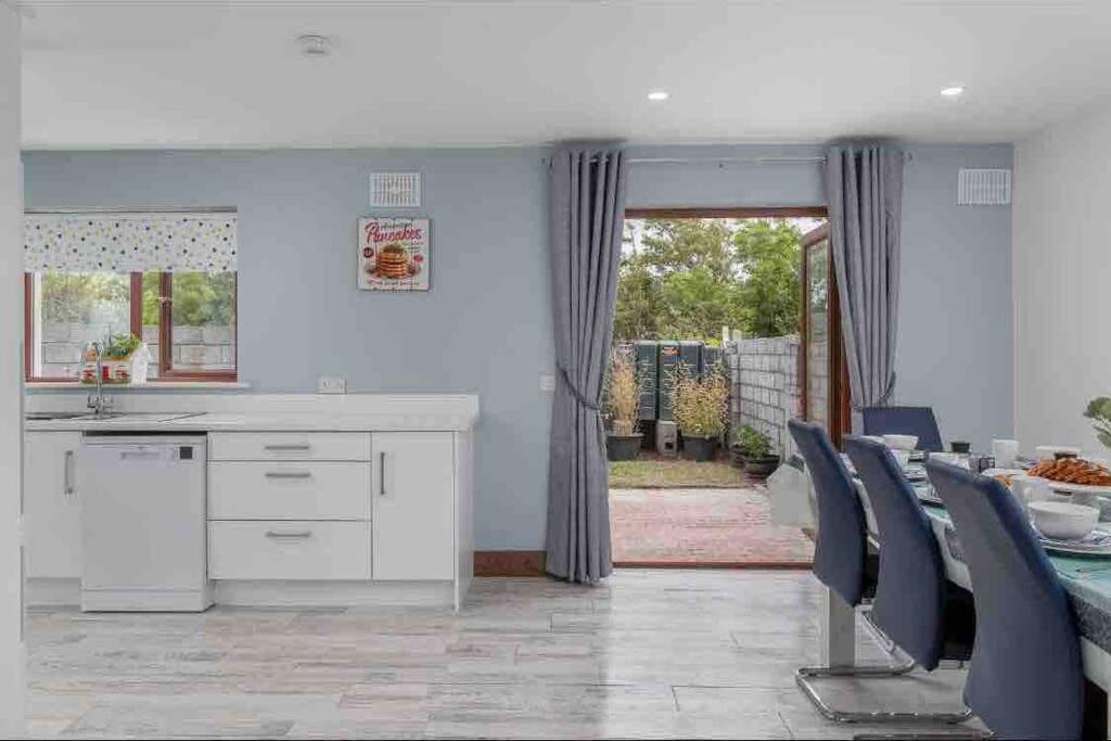 Wonderful Coastal Home In Dingle Town Luaran gambar